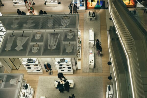 Transforming Omnichannel Retail Management with AI
