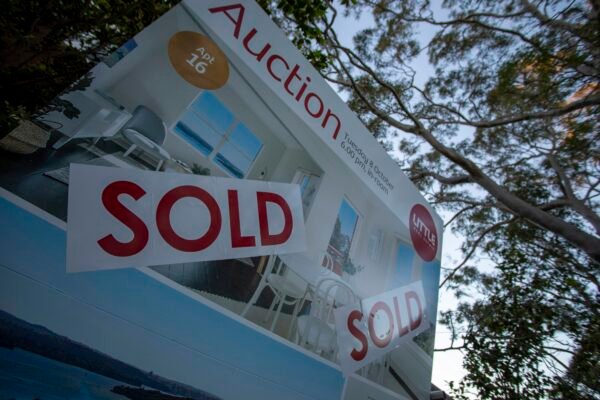 Exploring AI-Driven Real Estate Valuation Tools: Transforming the Property Market