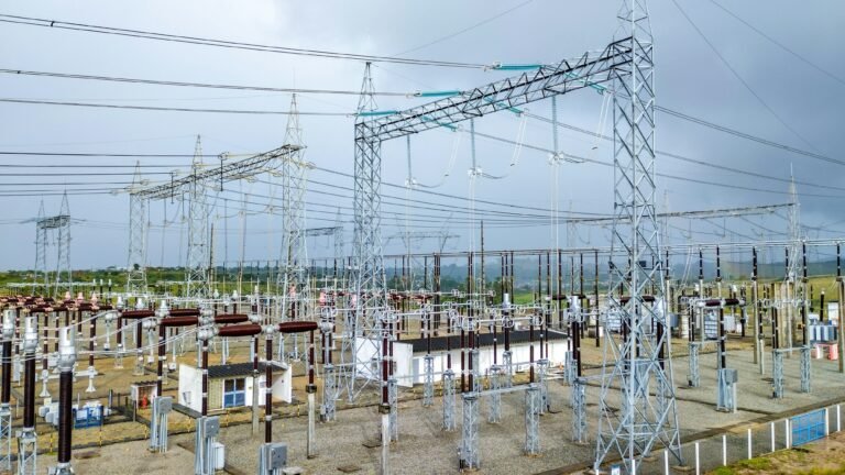 Harnessing AI for Smart Grid Optimization: Revolutionizing Energy Management